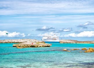 Exploring the private islands of cruise